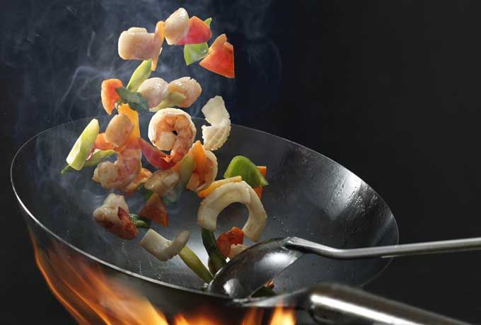 cooking using wok